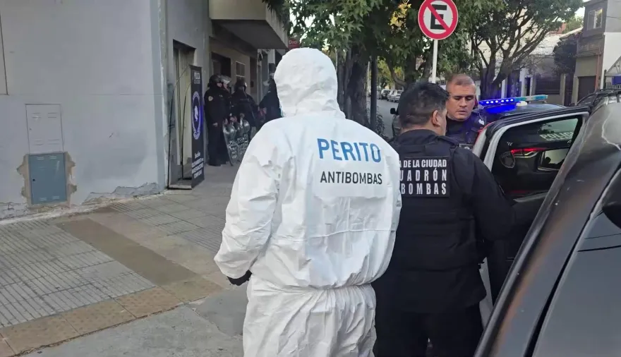 Detuvieron a un sujeto que comercializaba "pólvora ceremonial" y precursores por internet