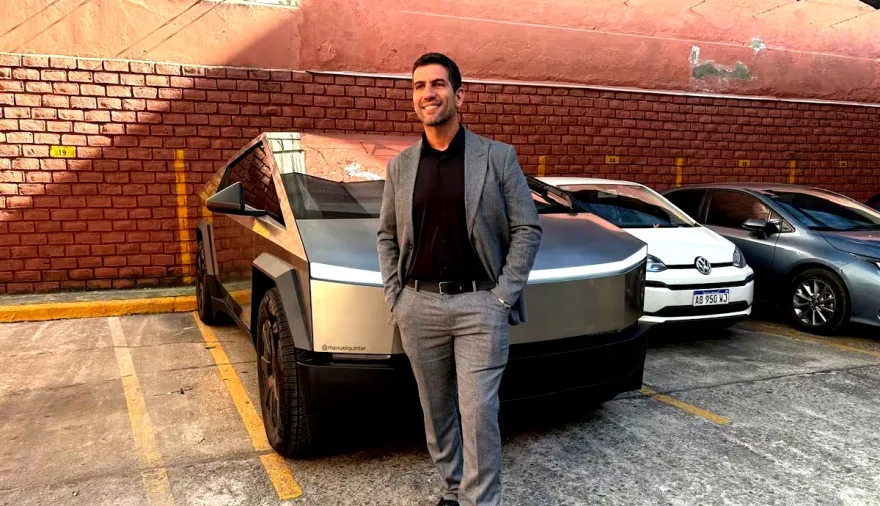 Un diputado libertario apareció en el Congreso en un Tesla Cybertruck y estalló la polémica