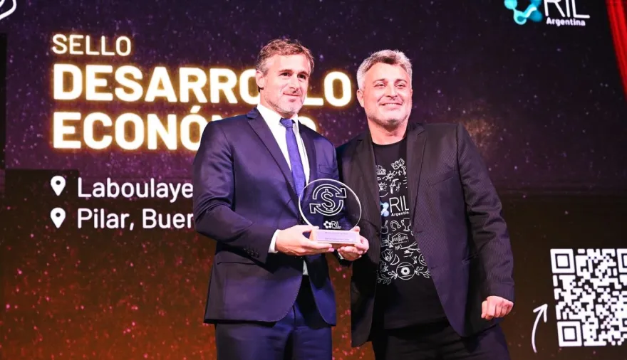 Reconocieron la gestión de Achával y fue premiado en Rosario por su trabajo en Pilar