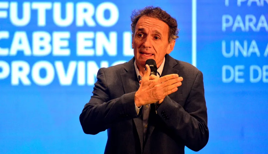 Katopodis llevó un plan de obras a San Pedro y envió una dura advertencia al gobierno de Milei