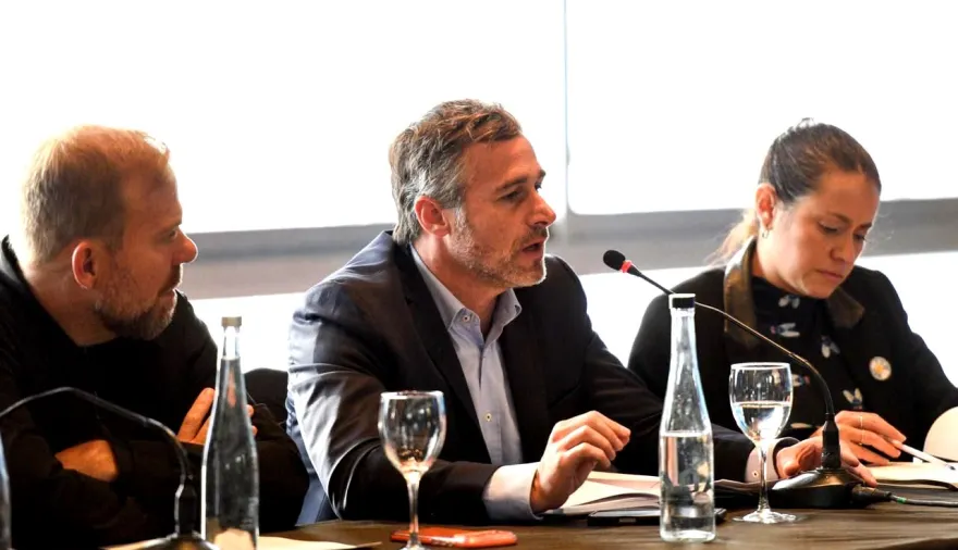 Achával se mostró junto a intendentes en Rosario y participó de la reunión del Consejo Federal
