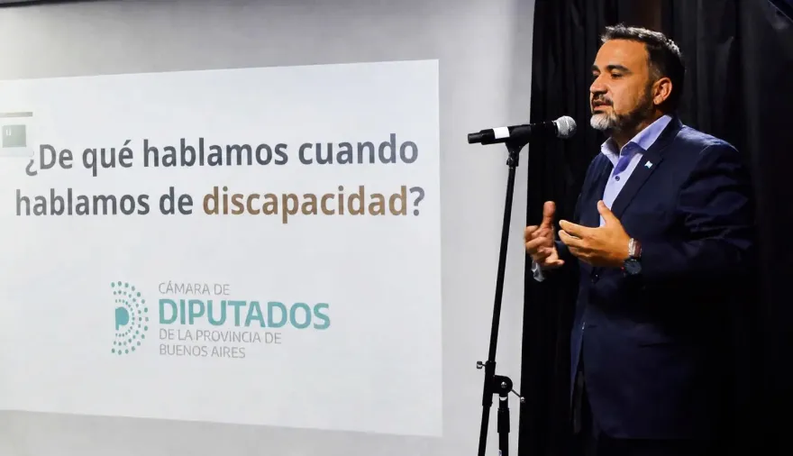 Luayza en una charla sobre discapacidad: “Donde algunos ven gastos, nosotros vemos necesidades”