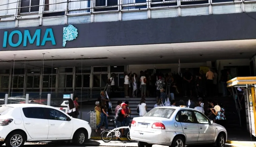 Ante la crisis de IOMA, presentaron un pedido de acceso a la información sobre la obra social