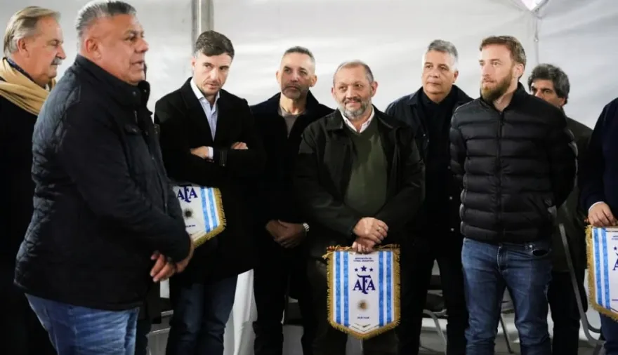 CEAMSE: Chiqui Tapia se reunió con intendentes bonaerenses, en la previa del Mundial 2026