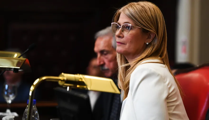 Magario puso un alto al fuego y tregua: así quedó el reparto de Comisiones en el Senado bonaerense