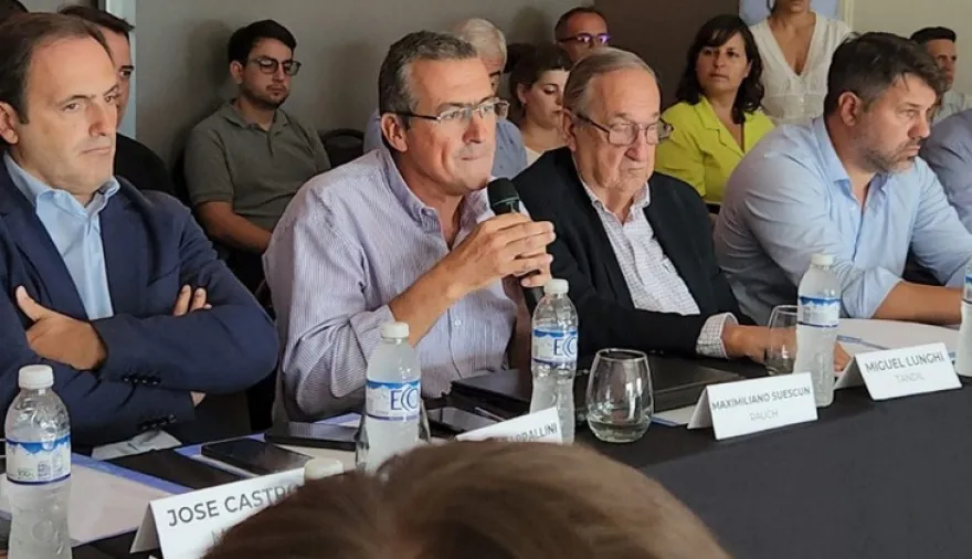 Intendentes radicales negaron versiones sobre un posible pacto con Kicillof y hubo ruido