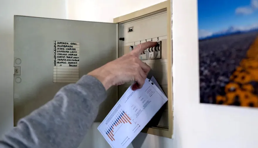 Nuevo tarifazo aprobado por Kicillof: la luz estará más cara desde junio y  afectará a millones de bonaerenses