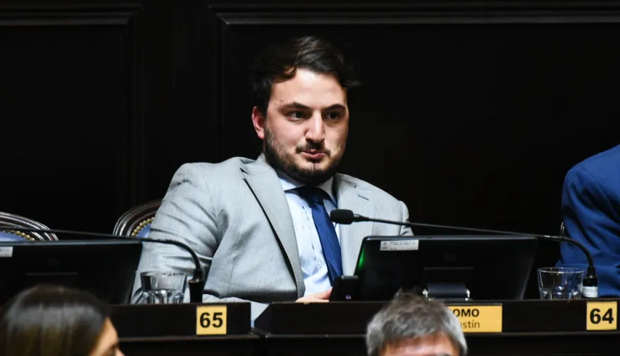 Romo deja la jefatura del bloque de La Libertad Avanza y Osaba toma el control tras un cambio reglamentario
