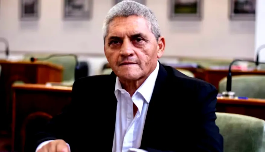 Manoseó a su compañera de trabajo y deberá pagarle millones: concejal libertario complicado con la Justicia