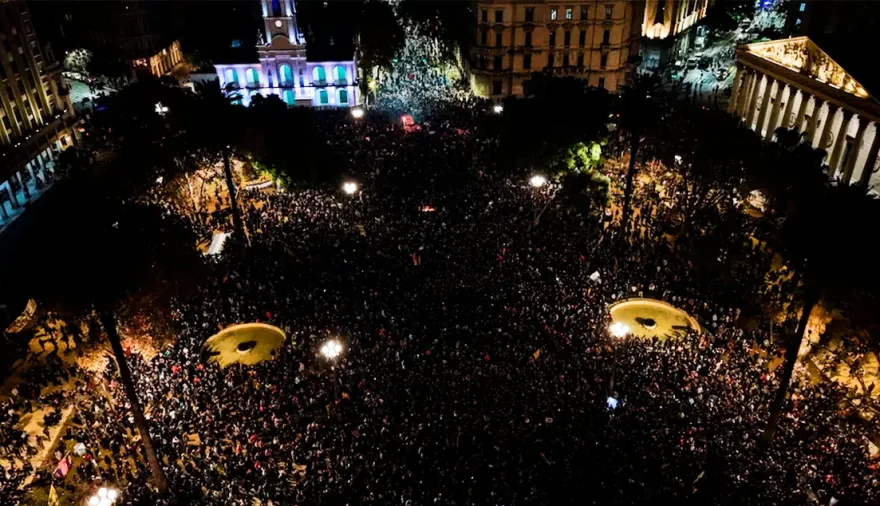 Dolor y homenaje: multitudinaria despedida para el Indio Solari en distintas ciudades