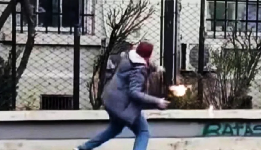 Escandaloso episodio: arrojaron una molotov contra el Concejo Deliberante de Berisso