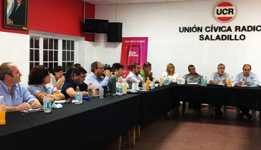 Intendentes radicales presionan a la Legislatura por los fondos de libre disponibilidad