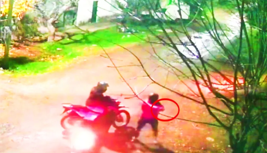 En un barrial y a los tiros, robaron una moto en Merlo