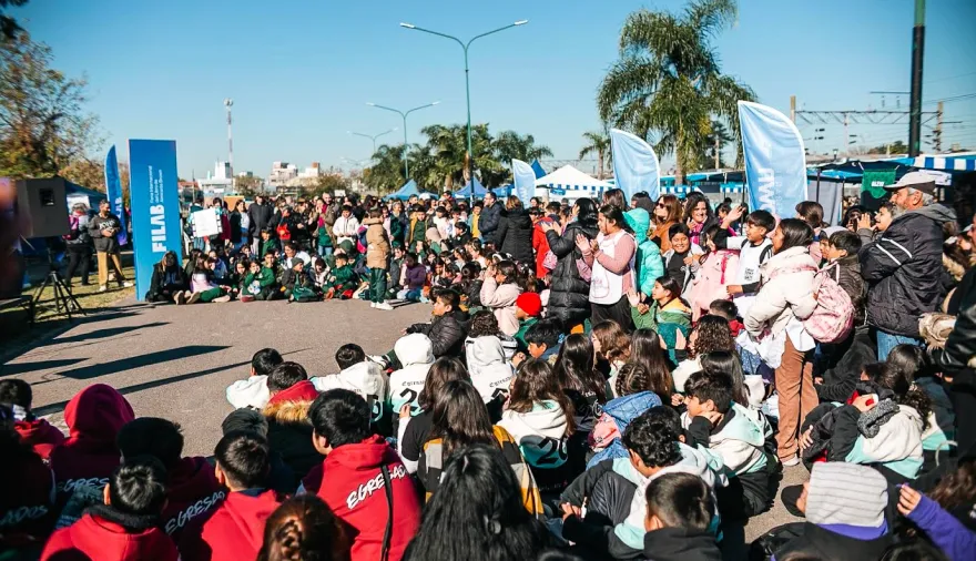 La Feria del Libro de Almirante Brown desembarca en la localidad de Malvinas Argentinas