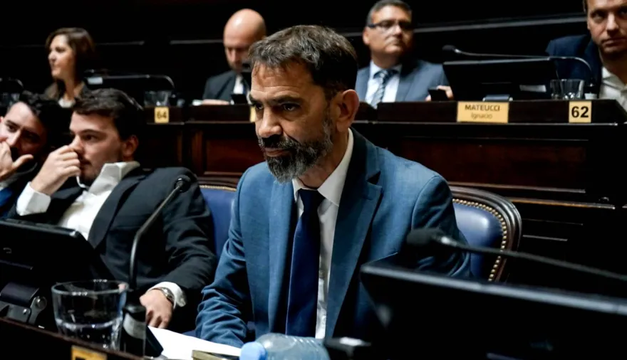 Libertarios denuncian que en Diputados bonaerense debatió 210 minutos sobre “Cristina Libre” y solo 5 sobre IOMA