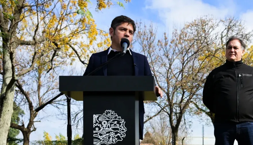 Desde Pergamino, Kicillof apuntó contra el gobierno de Milei e ironizó con el pendrive y Adorni