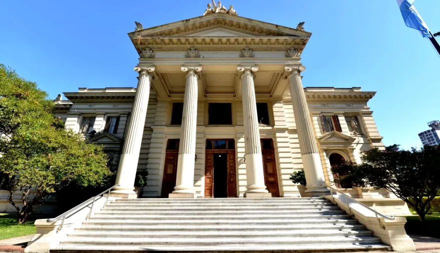 Sin sesiones a la vista y con conflictos, la Legislatura bonaerense moviliza las comisiones