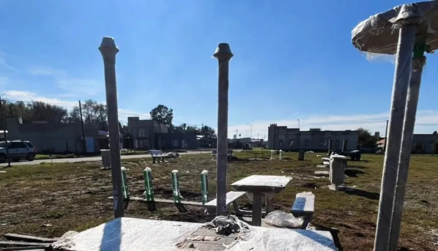Sciaini avanza con la obra de la Plaza del barrio La Copa en Roque Pérez