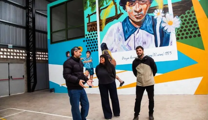 Junto a estudiantes de la zona, Eva Mieri recorrió el Polideportivo en Quilmes Oeste