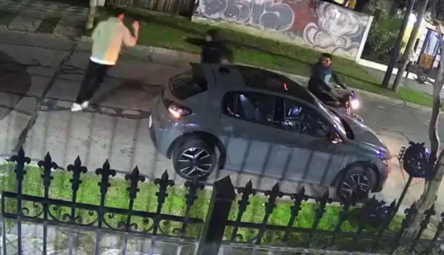 Motochorros express robaron un auto en Esteban Echeverría