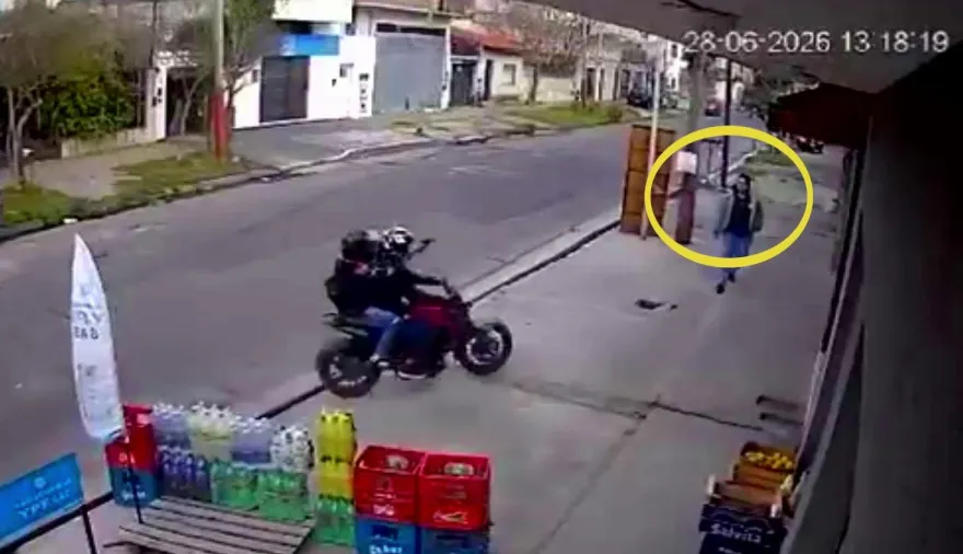 Fin de semana furioso en Lanús: motochorros realizaron varios robos y arrastraron a jubilada por la calle