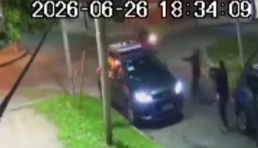 Lo normal en Tres de Febrero: robaron un auto a mano armada y en 30 segundos