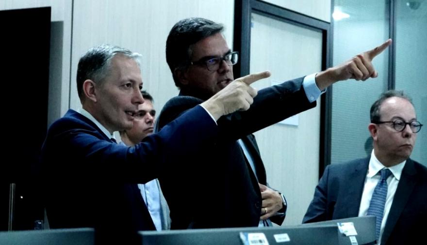 Después de deambular en varios espacios, Gray busca asilo en el kicillofismo