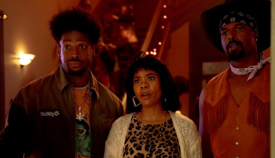 Previo al estreno en cines, “Scary Movie 6” parodia a otro clásico del terror en su tráiler final