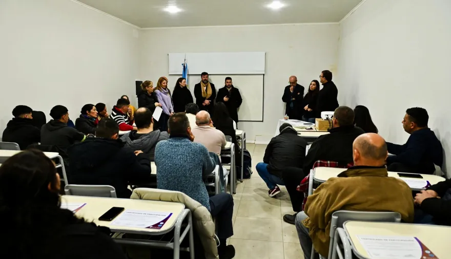 Egüen entregó certificados a egresados del Curso de Controladores de Admisión y Permanencia en 25 de Mayo