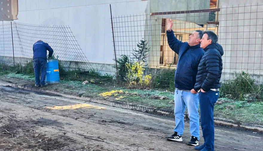 Sciaini supervisó los avances de los trabajos de cordón cuneta en Roque Pérez