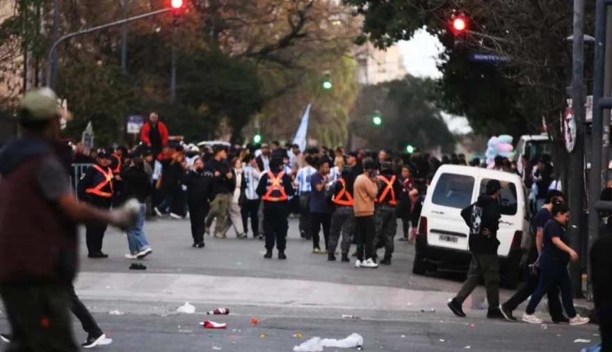 Tras el triunfazo de la Selección Argentina, festejos manchados por la violencia y el caos en La Plata