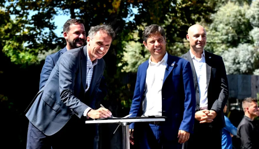 El gobierno de Kicillof desembolsa más de $10.500 millones para cubrir servicios públicos en barrios populares