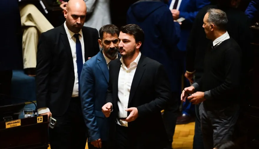 Una novela que no para: Romo corre a Osaba y seguirá al frente del bloque de La Libertad Avanza