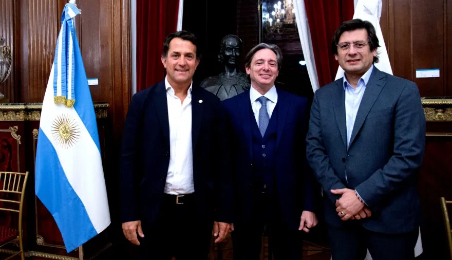 La Legislatura porteña distinguió un libro sobre América Latina, la Economía y la Comunicación Social