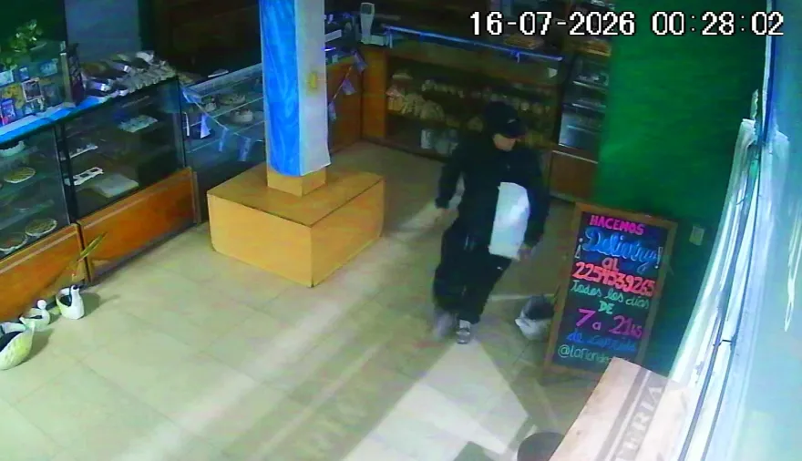 Ingresó a las patadas y robó una panadería en Ostende