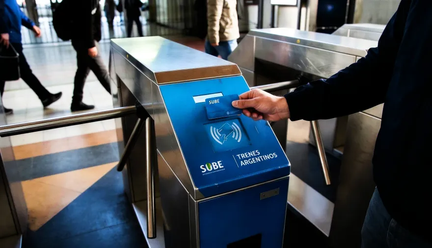 Crisis económica: los servicios públicos en el AMBA absorben el 15% del salario promedio