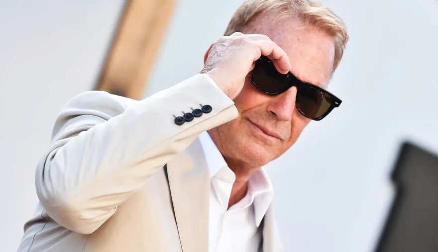 Una vecina bonaerense creyó estar de novia con Kevin Costner y terminó siendo estafada