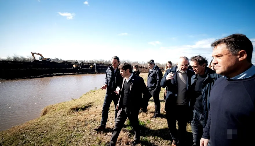 Kicillof pasó por San Antonio de Areco y un exintendente peronista reavivó la interna