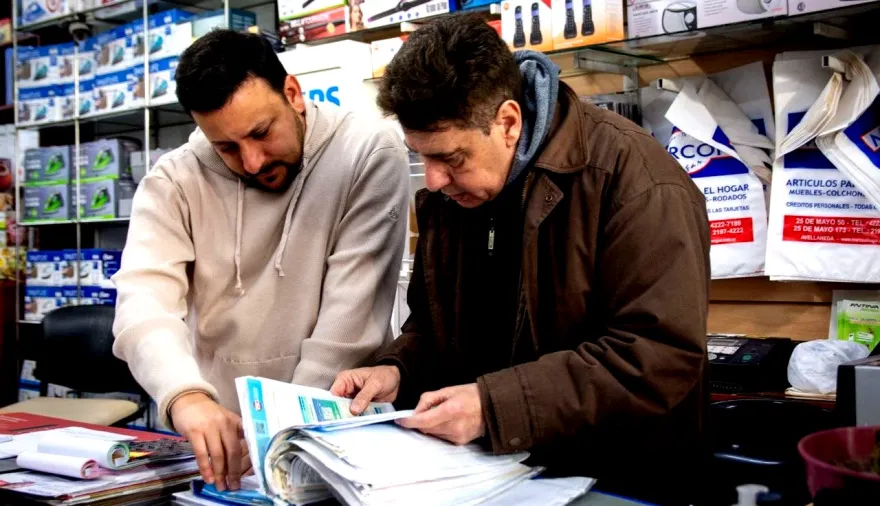 Santalla recorrió comercios de Avellaneda y dejó al descubierto las falencias en la gestión de Ferraresi