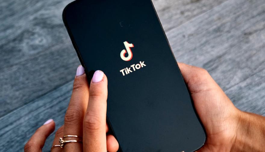 Una lista de fallas y una severa multa: TikTok enfrenta un castigo por la seguridad de cuentas de menores