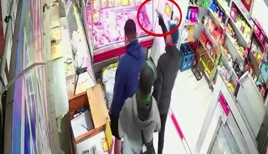 Raid delictivo en Berazategui: robaron carnicerías y el auto de un cliente en Sourigues