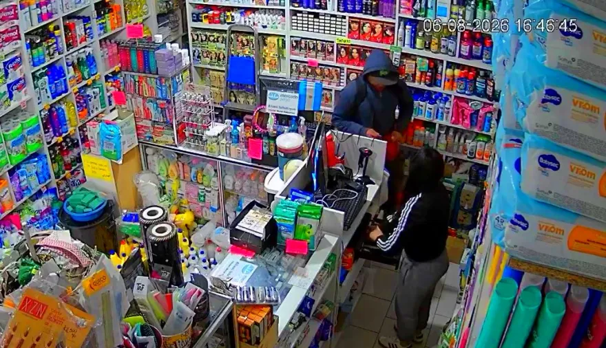 Verdugo y ladrón suelto en Berazategui: asaltó un comercio y cuando escapaba le "tiró besos" a la empleada