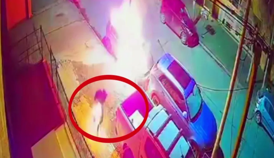¿Venganza o daño? Incendió un auto y acabó rodeado por las llamas en La Plata