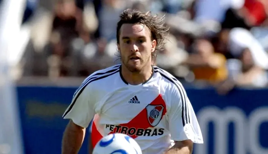 Un exbasquetbolista afuera y un histórico de River adentro: los libertarios sondean candidatos para 2027
