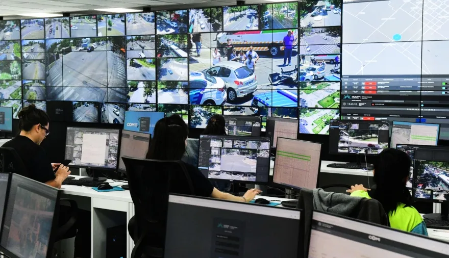 La Plata amplía su sistema de videovigilancia: incorporó 1.300 nuevas cámaras y un tendido de 120KM de fibra óptica