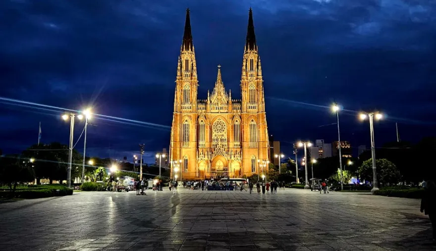 Las mejores fotos y videos de la Catedral de La Plata: ¡orgullo platense, bonaerense y argentino!