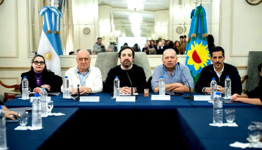 Kreplak fue al Senado y defendió los proyectos de Kicillof, pero la crisis del IOMA se coló en el debate