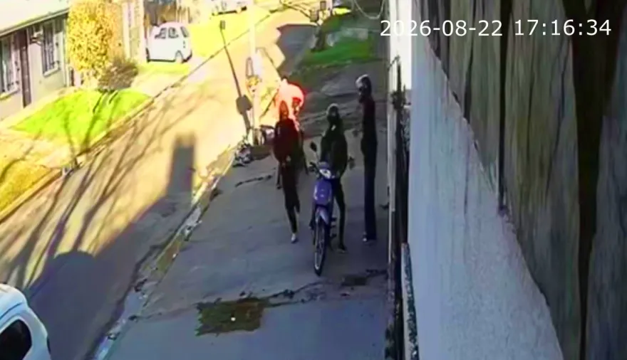 Motochorros en La Plata: regresaban de trabajar y tuvieron la peor bienvenida