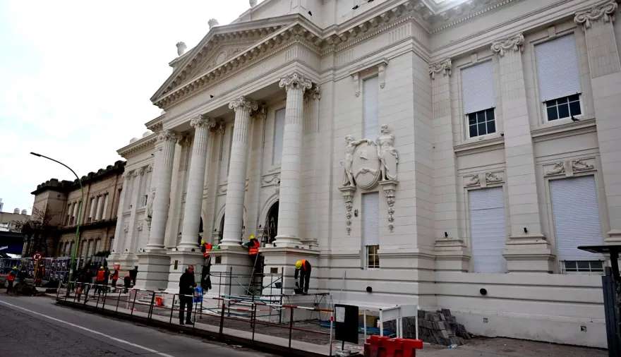 Avanza la puesta en valor de la emblemática Escuela N° 2 de Bahía Blanca