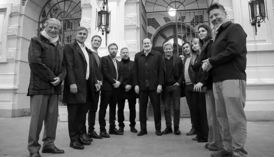 Máximo Kirchner se reunió con la Liga de Intendentes y sumó un paso clave hacia la unidad